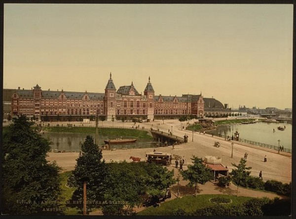 Onbekend Centraal Station Amsterdam 1890 1905 Library of Congres 600x443